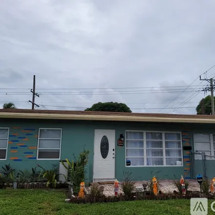 Rent this 3 bed house on 1520 NE 33rd St