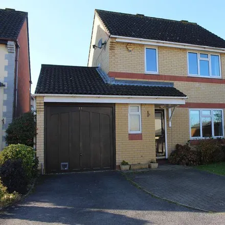 Rent this 3 bed house on 2 Azalea Close in Calne, SN11 0QT