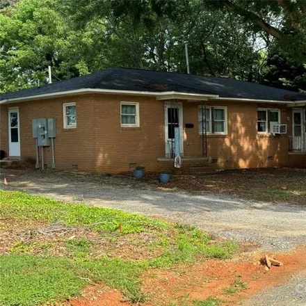 Buy this 2 bed house on 2217/2219 Catawba Heights Rd in Lincolnton, North Carolina