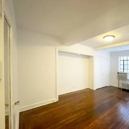 Image 3 - Windsor Tower, 1st Avenue, New York, NY 10174, USA - Apartment for rent