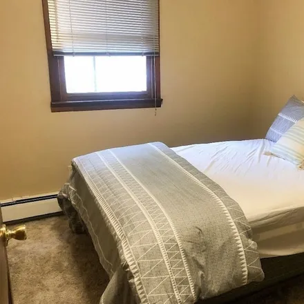 Rent this 1studio house on Cummings Township