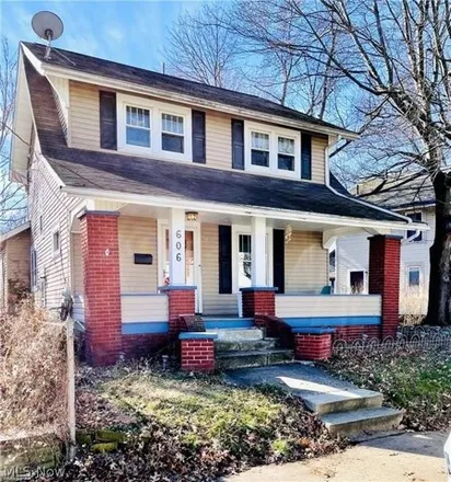 Buy this 3 bed house on 1686 Arthur Court Northwest in Canton, OH 44703