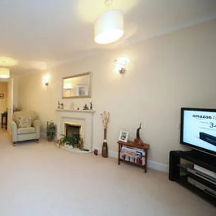 Image 4 - 18 Grange Court, Solihull, West Midlands, B92 - Apartment for sale