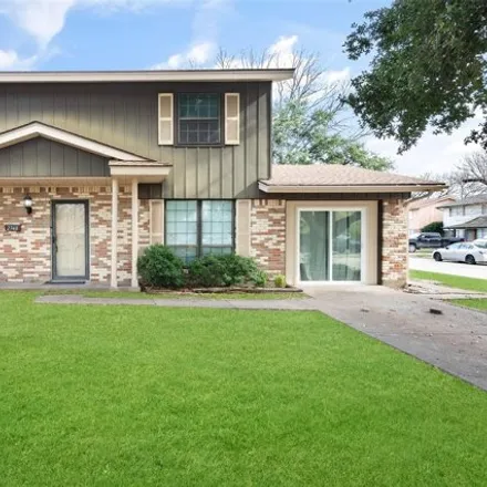 Buy this 4 bed house on 2748 Larchmont Drive in Mesquite, TX 75150