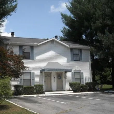 Rent this 2 bed townhouse on 151 Edgewood Dr in Hendersonville, Tennessee
