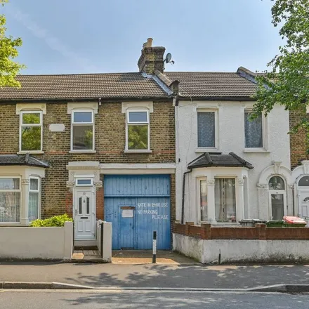Rent this 5 bed house on Castle Point in Boundary Road, London
