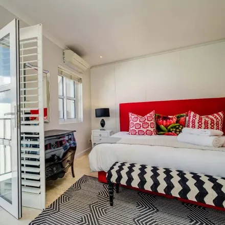 Rent this 3 bed apartment on Green Point in Cape Town, 8051