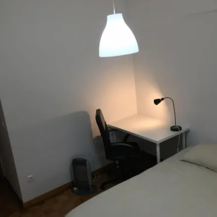 Rent this 4 bed apartment on Fernão Magalhães in Rua de Contumil, 4350-098 Porto