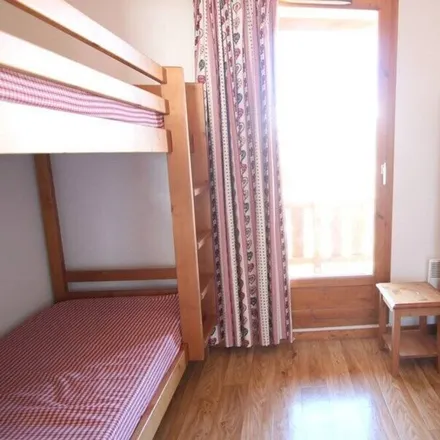 Rent this 2 bed house on Centre d'incendie et de secours de Puy-Saint-Vincent in L'Eyssarvia, D 4