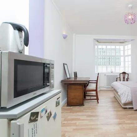 Image 7 - Russell Court, Woburn Place, London, WC1H 0LH, United Kingdom - Apartment for rent