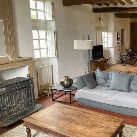 Rent this 6 bed house on 04870 Saint-Michel-l'Observatoire