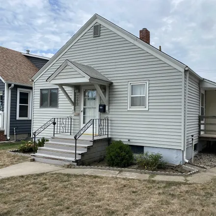 Buy this 2 bed house on 3218 17th Street in Columbus, NE 68601