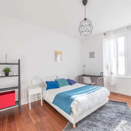 Rent this 4 bed room on 28 Allée de la Robertsau in 67091 Strasbourg, France