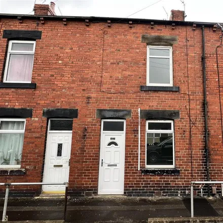 Rent this 3 bed townhouse on Peel Street in Barnsley, S70 4DU
