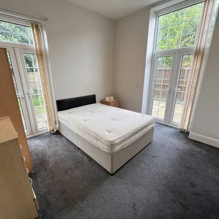 Rent this 3 bed apartment on Annefield House in 541-543 Burton Road, Derby