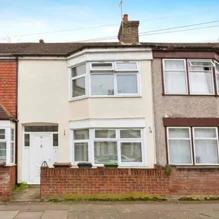 Buy this 3 bed townhouse on Suffolk Road in London, IG11 7QW