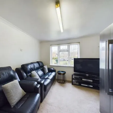 Image 3 - 31 Nightingale Close, Langley Green, RH11 7QF, United Kingdom - Townhouse for sale