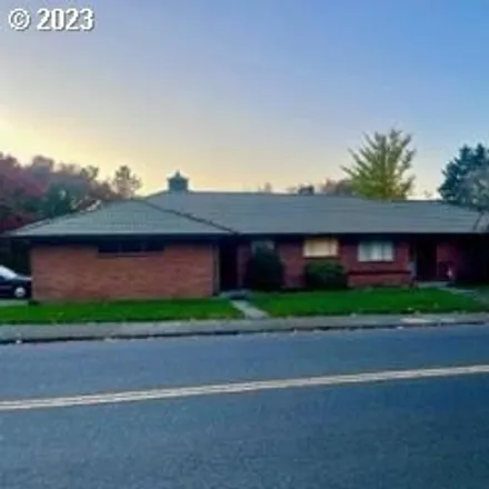 Buy this 4 bed house on 5735 Southeast César E. Chávez Boulevard in Portland, OR 97202