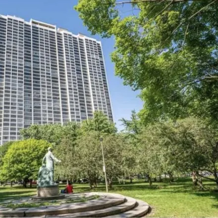 Buy this 1 bed house on 2800 North Lake Shore Drive in Chicago, IL 60657