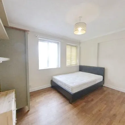 Image 6 - Coleman Court, Kimber Road, London, SW18 4PP, United Kingdom - Apartment for rent