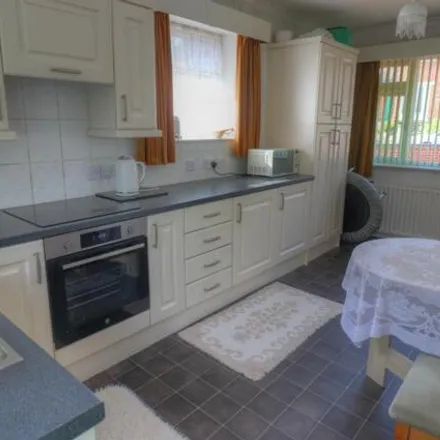 Image 7 - Alcester Drive, Leicester, LE5 6LB, United Kingdom - House for sale