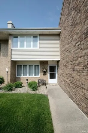 Buy this 3 bed condo on 5609 S Wayne Ave in Fort Wayne, Indiana
