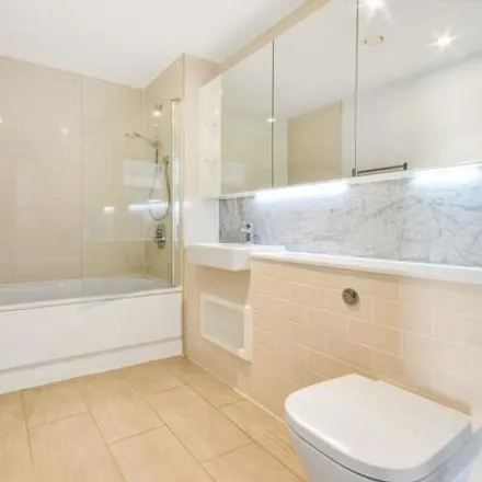 Image 3 - South Garden Point, Sayer Street, London, SE17 1FE, United Kingdom - Apartment for rent