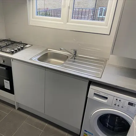 Rent this 3 bed apartment on 367 Caledonian Road in London, N7 9DQ
