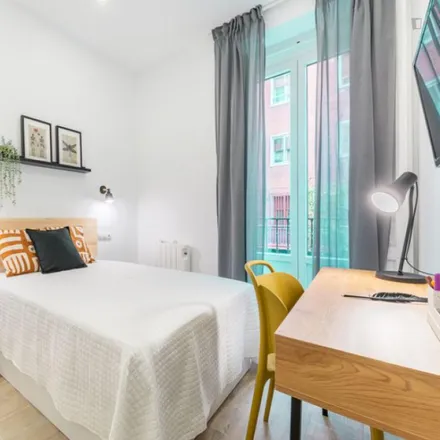Rent this 3 bed apartment on Madrid in Calle de Cuchilleros, 4