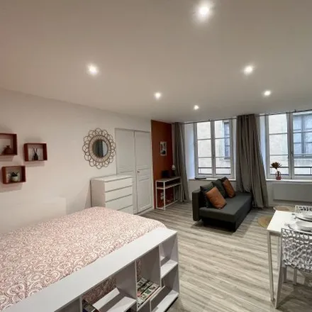 Image 1 - 3 Rue du Guesclin, 43100 Brioude, France - Apartment for rent