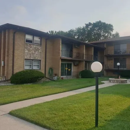 Buy this 2 bed condo on 18362 Exchange Avenue in Oakglen, Lansing
