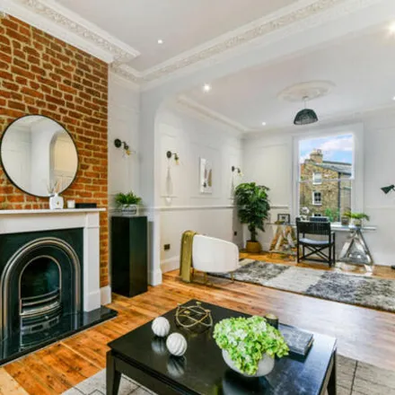 Image 2 - Farleigh Road, London, N16 7TH, United Kingdom - Townhouse for sale