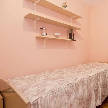 Rent this 3 bed room on Madrid in Calle de la Hacienda de Pavones, 126
