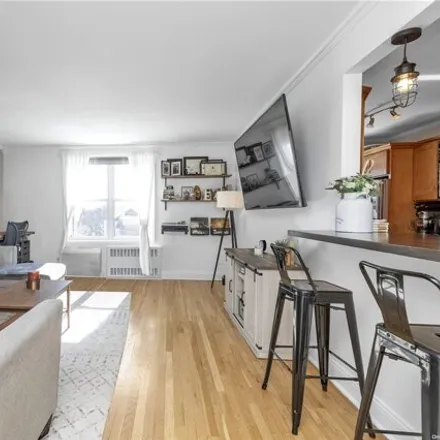 Image 5 - 209-10 41st Avenue, New York, NY 11361, USA - Apartment for sale