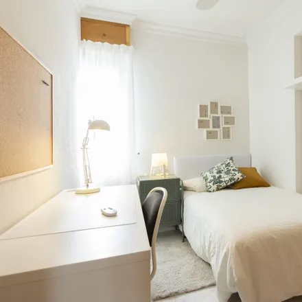 Rent this 3 bed room on Avenida del Manzanares in 18, 28011 Madrid