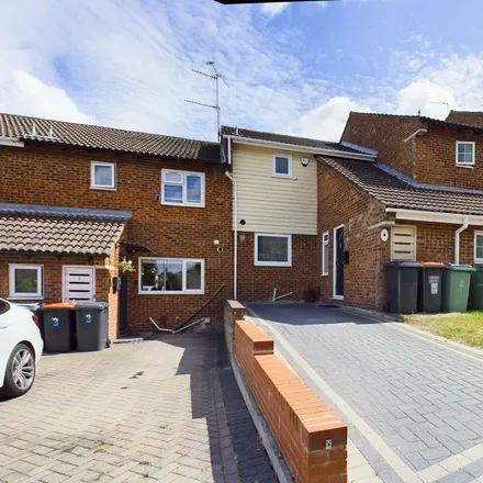 Rent this 2 bed townhouse on Spoondell in Dunstable, LU6 3JE