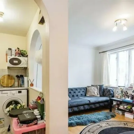 Image 9 - Dorset Mews, London, N3 2BN, United Kingdom - Apartment for rent