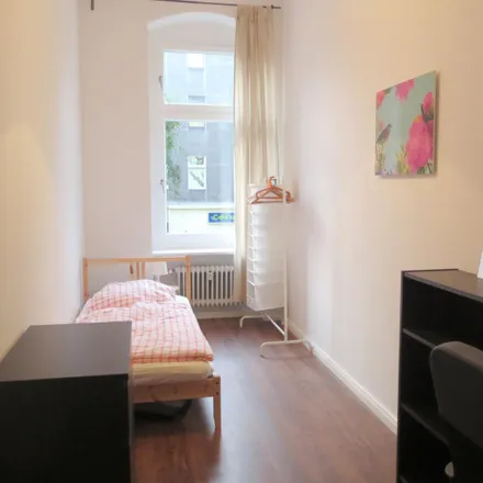 Rent this 6 bed room on Berlin Midye in Nettelbeckplatz, 13347 Berlin