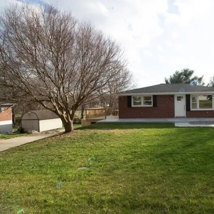 Rent this 3 bed house on 213 Manley Avenue in Vine Grove, Hardin County