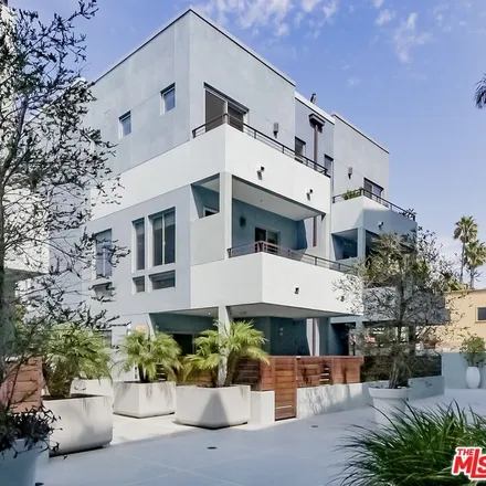 Buy this 2 bed loft on Johnnie's Auto Body in Washington Boulevard, Culver City