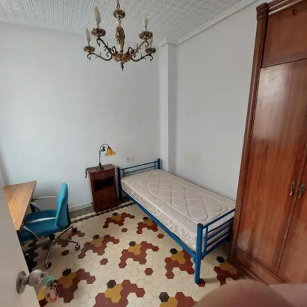Rent this 4 bed room on Carrer de Bailén in 18, 46600 Alzira