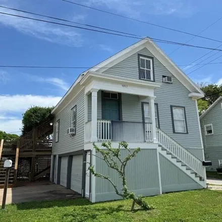 Rent this studio house on 1012 12th Street in Galveston, TX 77550