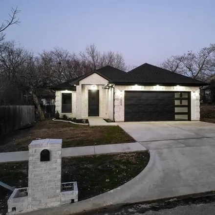 Image 3 - 1058 North Clay Street, Ennis, TX 75119, USA - House for sale