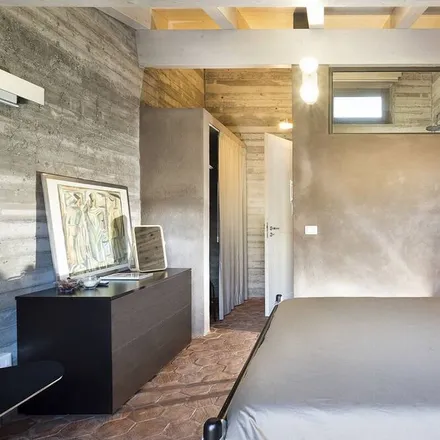 Rent this 5 bed house on Zafferana Etnea in Via della Montagna, 95019 Petrulli CT
