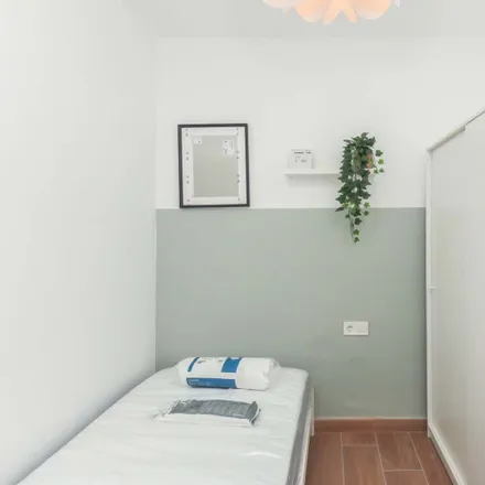 Rent this 5 bed room on Charter in Riera de Miró, 43201 Reus