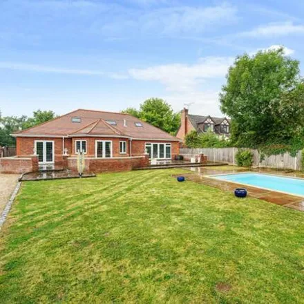 Image 1 - Woodcock Hall Farm, Post Office, Green Road, Thorpe, TW20 8QS, United Kingdom - House for rent