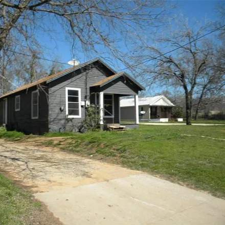 Buy this 2 bed house on 219 East Crow Street in Stephenville, TX 76401