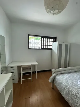 Rent this 1studio room on Almeida Valente in Rua Conde de Avranches, 4249-004 Porto