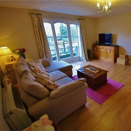 Image 6 - Reeds Crescent, North Watford, WD24 4BL, United Kingdom - Apartment for rent