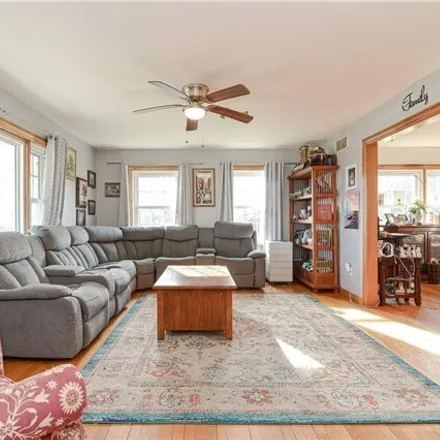 Image 4 - 196 Spring Hill Road, Portsmouth, RI 02871, USA - House for sale